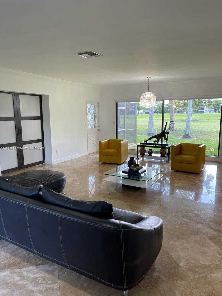 Small Image of 19265 EAST SAINT ANDREWS DR, Hialeah Number 4