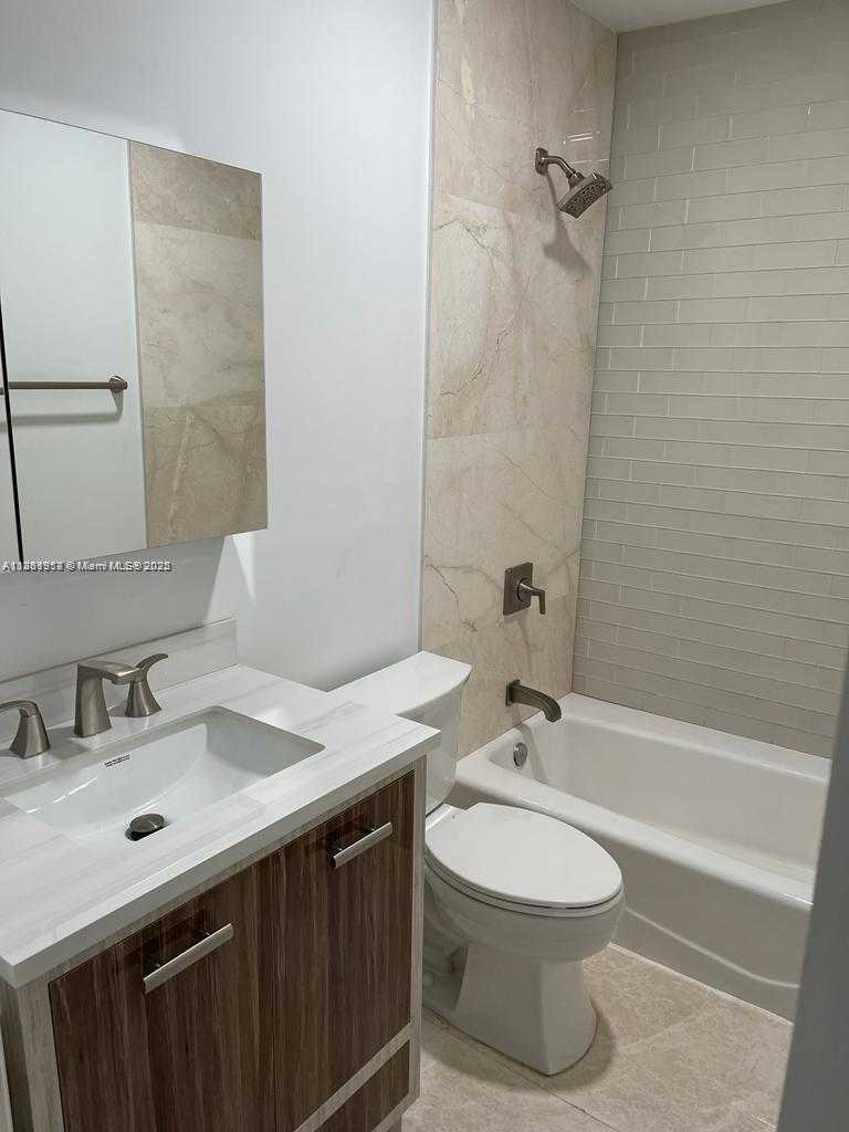 Small Image of 19265 EAST SAINT ANDREWS DR, Hialeah Number 5