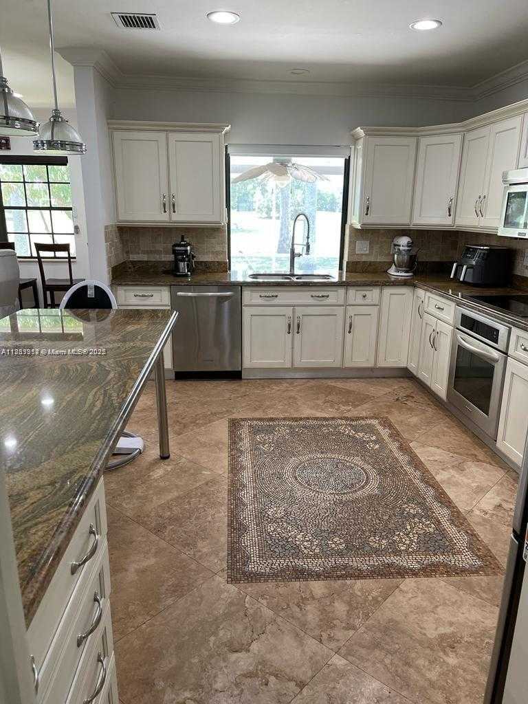 Small Image of 19265 EAST SAINT ANDREWS DR, Hialeah Number 7