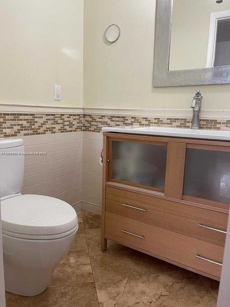 Small Image of 19265 EAST SAINT ANDREWS DR, Hialeah Number 8