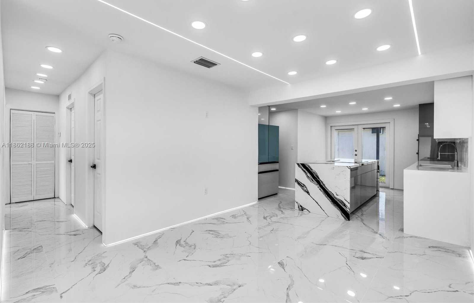 Small Image of 770 SOUTH EAST 5TH PL, Hialeah Number 11