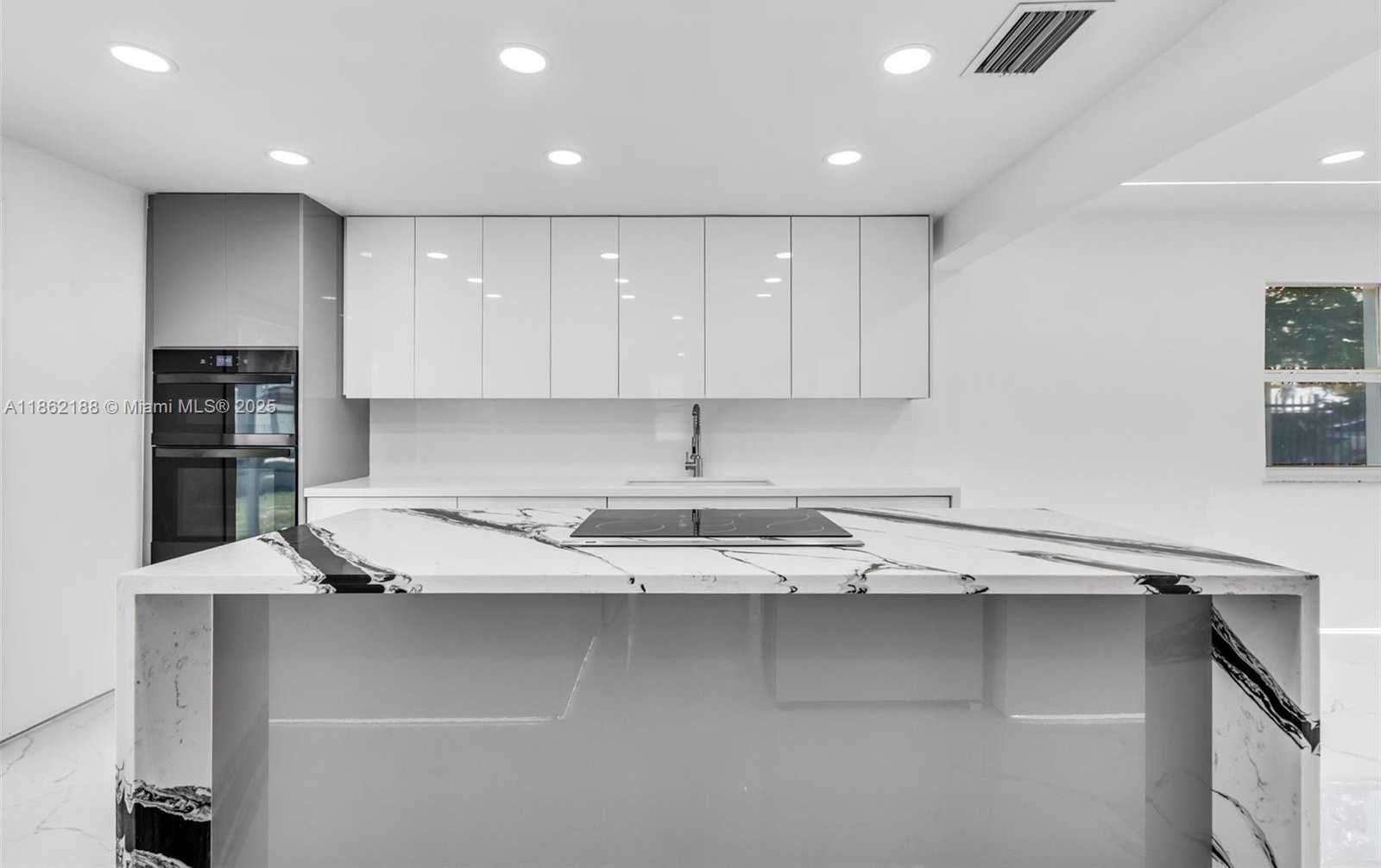 Small Image of 770 SOUTH EAST 5TH PL, Hialeah Number 14