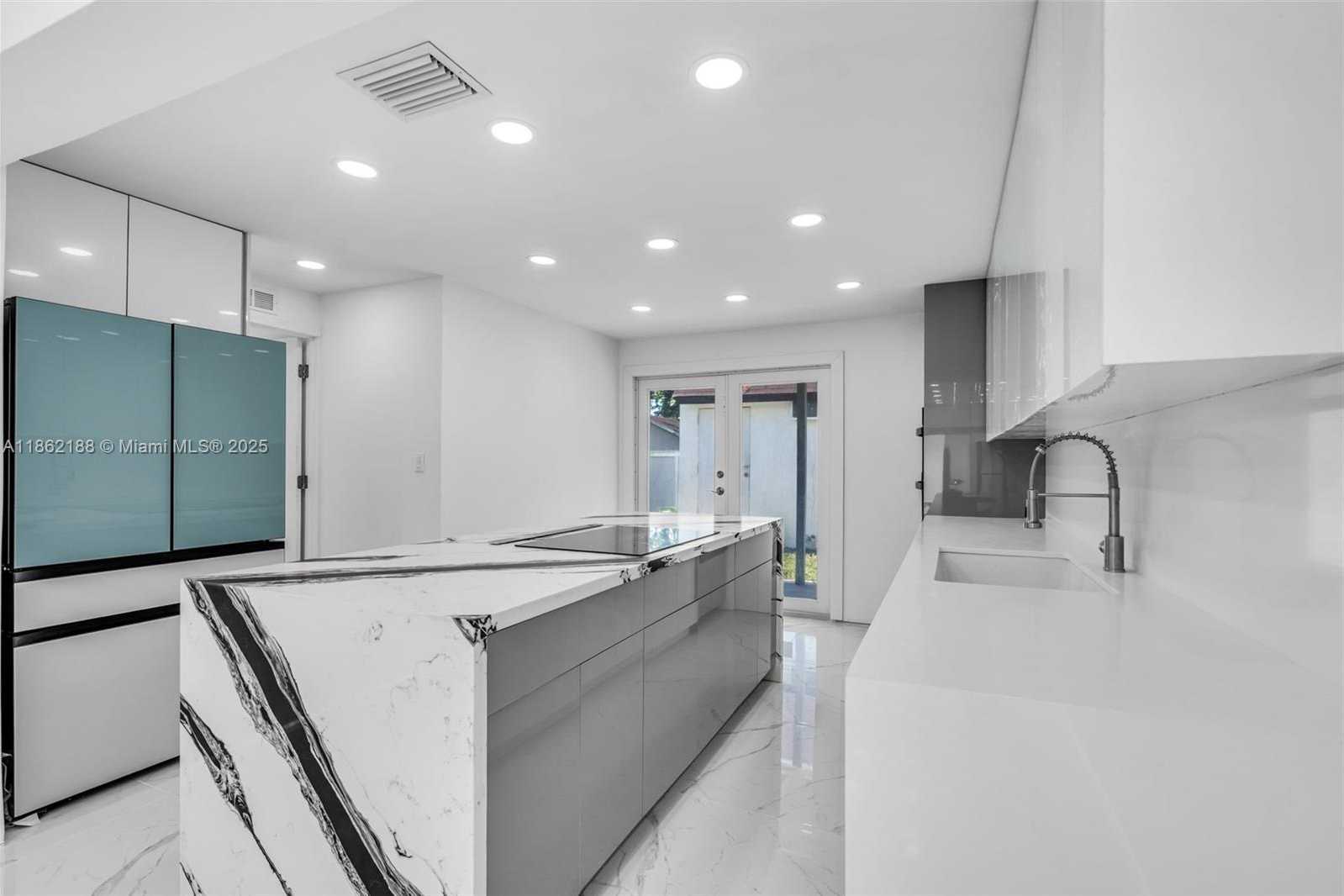 Small Image of 770 SOUTH EAST 5TH PL, Hialeah Number 15
