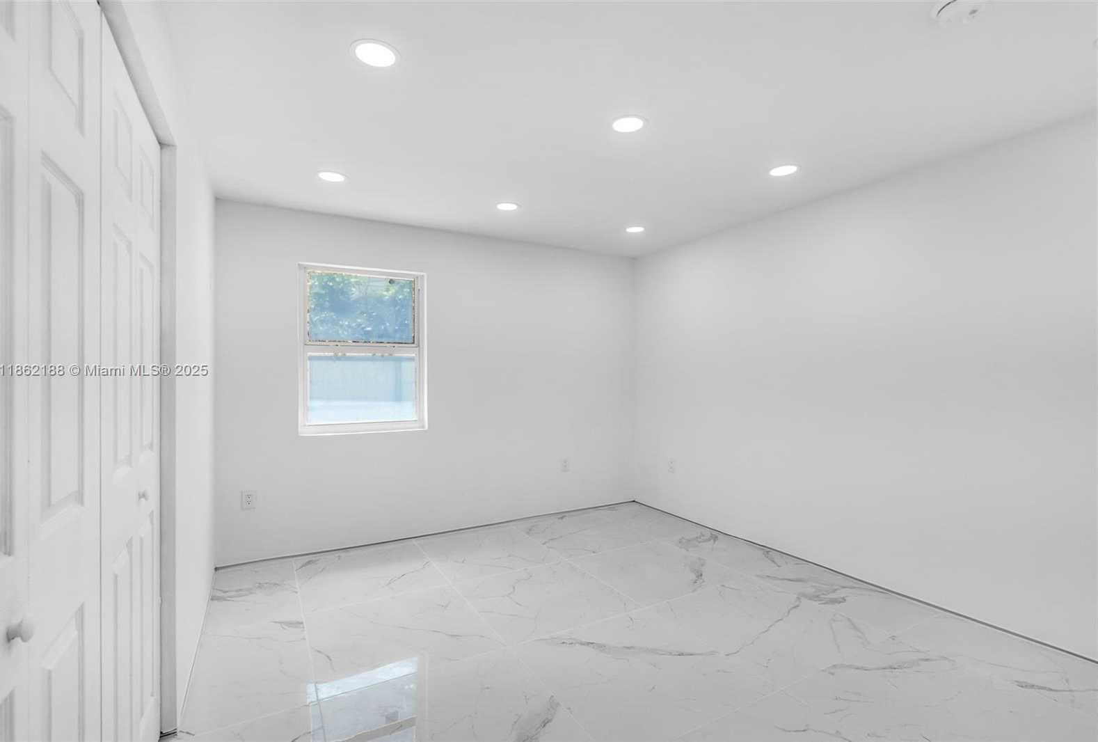 Small Image of 770 SOUTH EAST 5TH PL, Hialeah Number 19