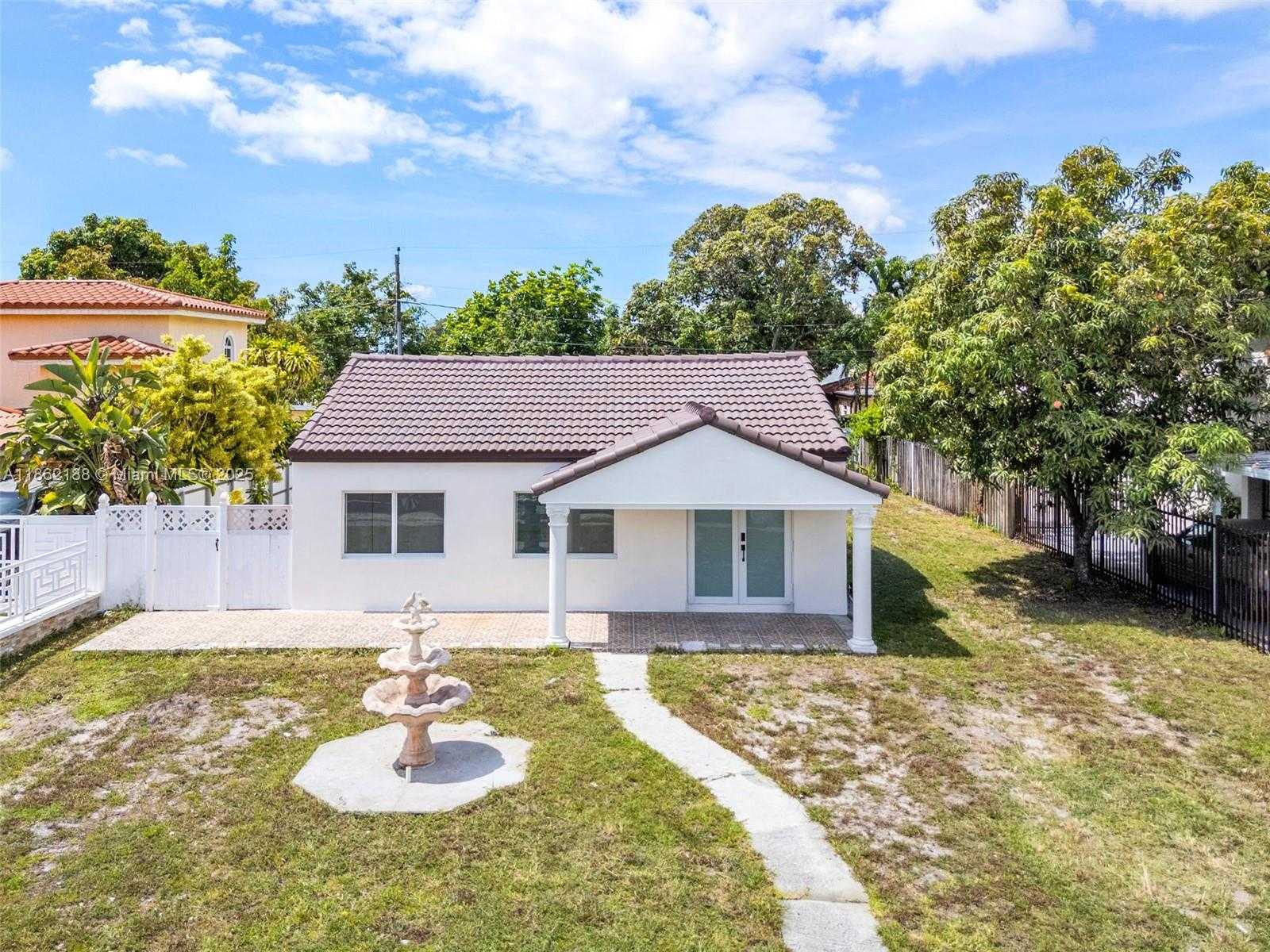 Small Image of 770 SOUTH EAST 5TH PL, Hialeah Number 2