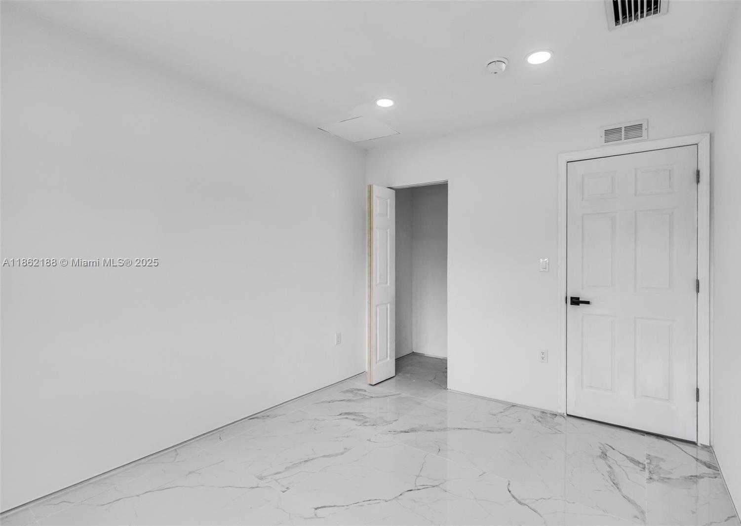 Small Image of 770 SOUTH EAST 5TH PL, Hialeah Number 21