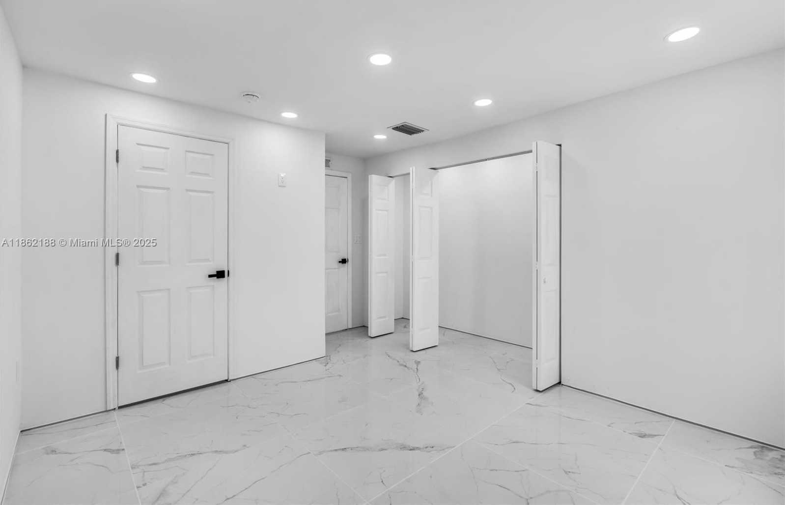 Small Image of 770 SOUTH EAST 5TH PL, Hialeah Number 22