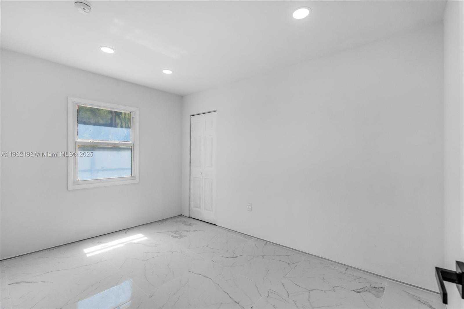 Small Image of 770 SOUTH EAST 5TH PL, Hialeah Number 23