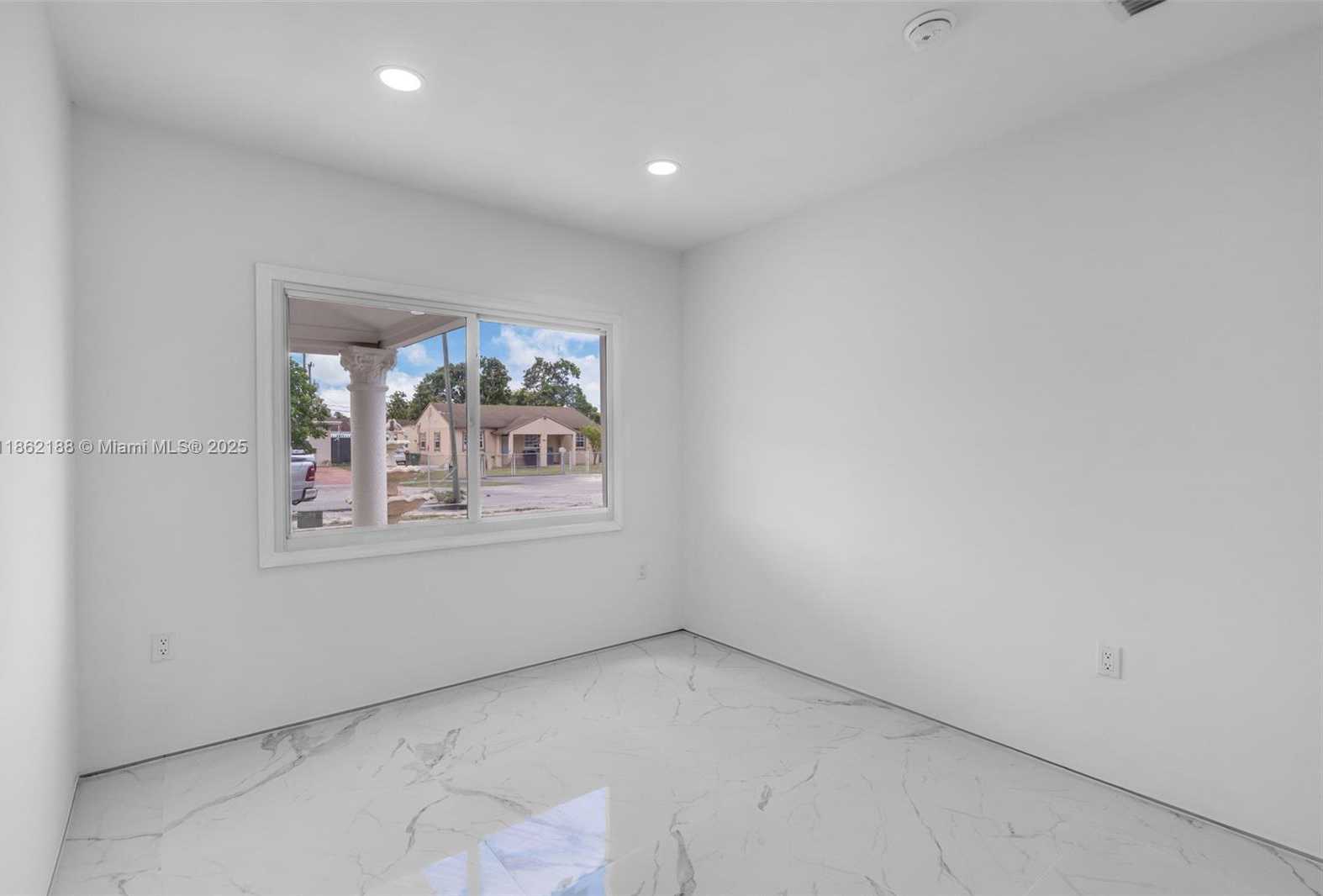 Small Image of 770 SOUTH EAST 5TH PL, Hialeah Number 24