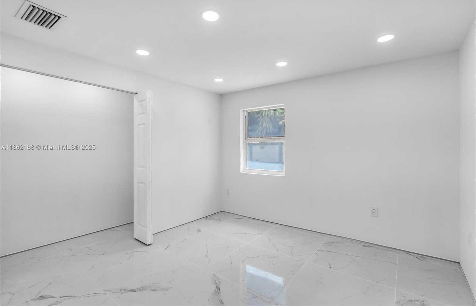 Small Image of 770 SOUTH EAST 5TH PL, Hialeah Number 26
