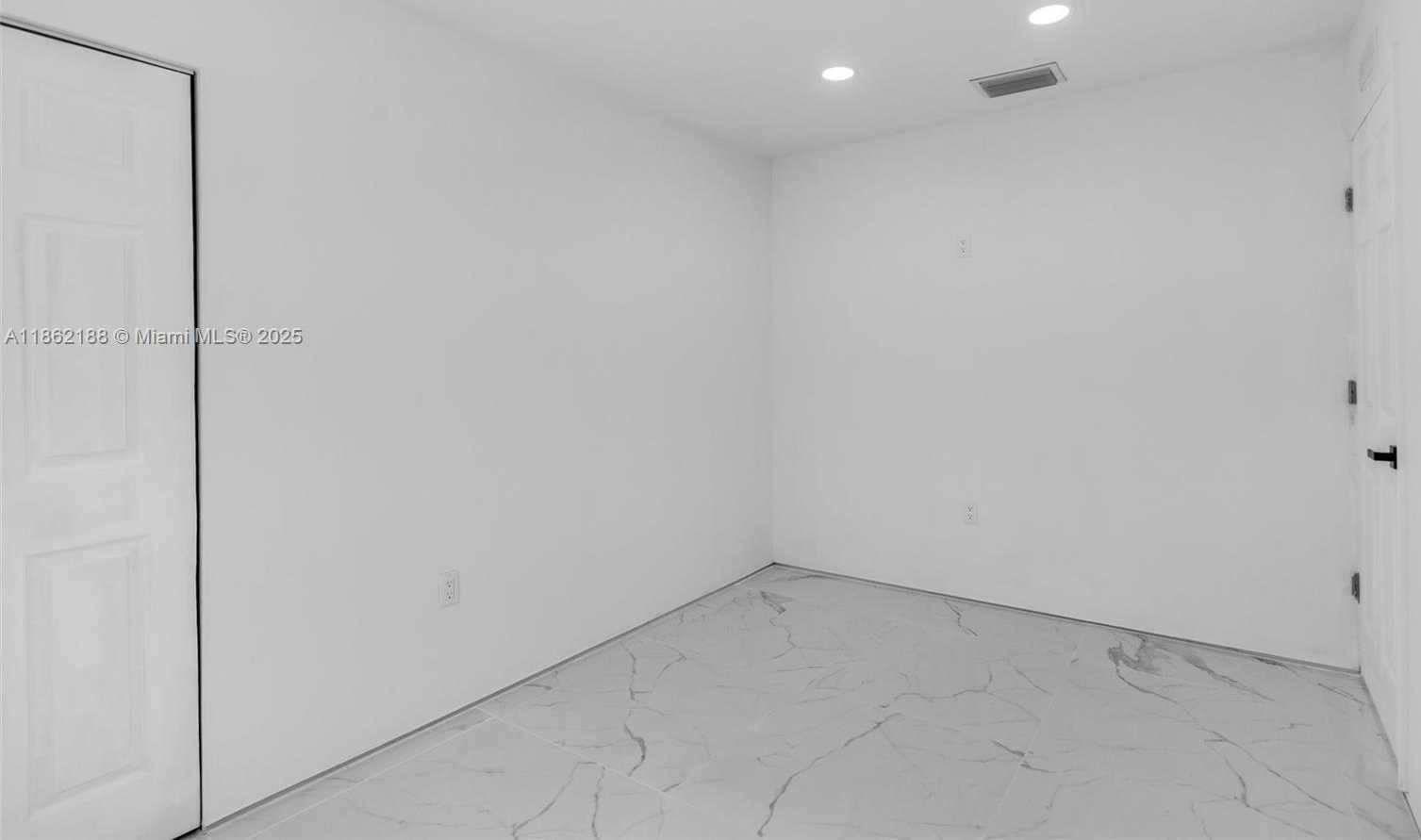 Small Image of 770 SOUTH EAST 5TH PL, Hialeah Number 27