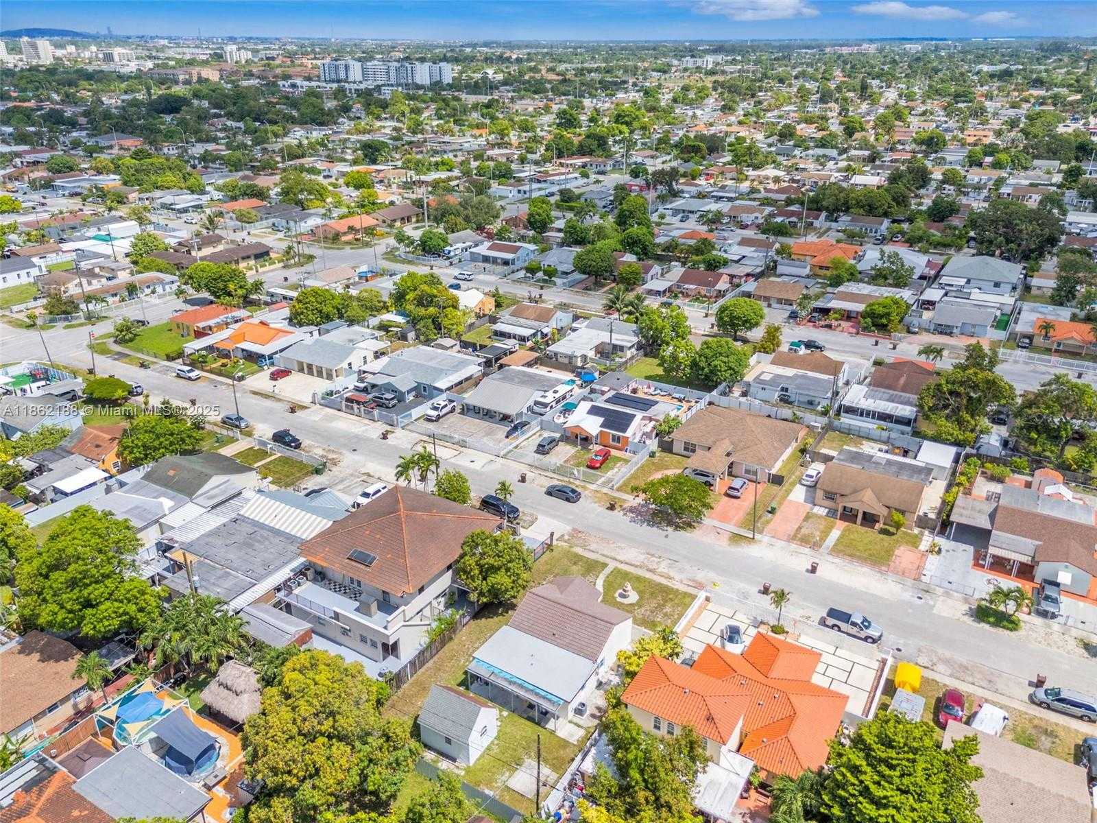 Small Image of 770 SOUTH EAST 5TH PL, Hialeah Number 34