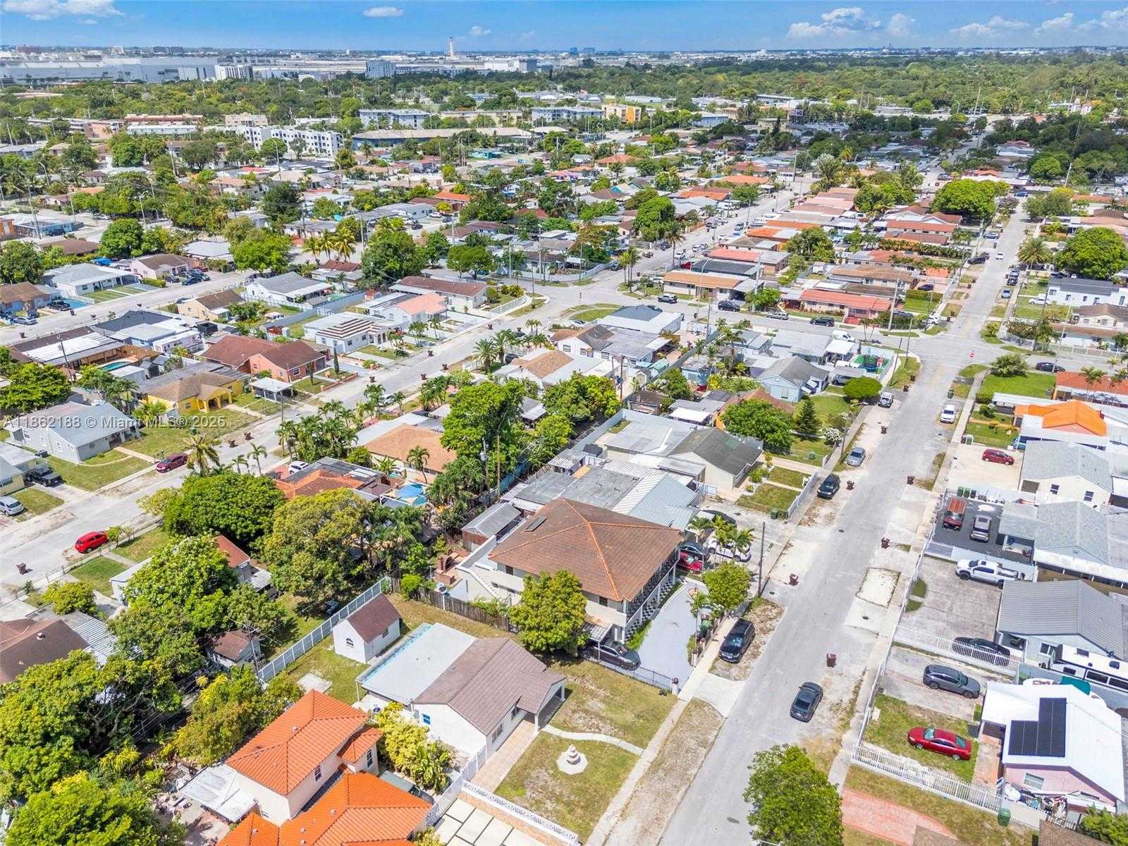 Small Image of 770 SOUTH EAST 5TH PL, Hialeah Number 35