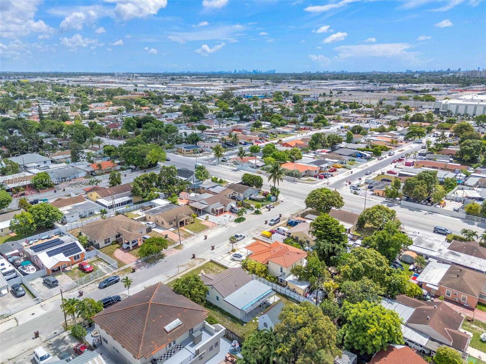 Small Image of 770 SOUTH EAST 5TH PL, Hialeah Number 38