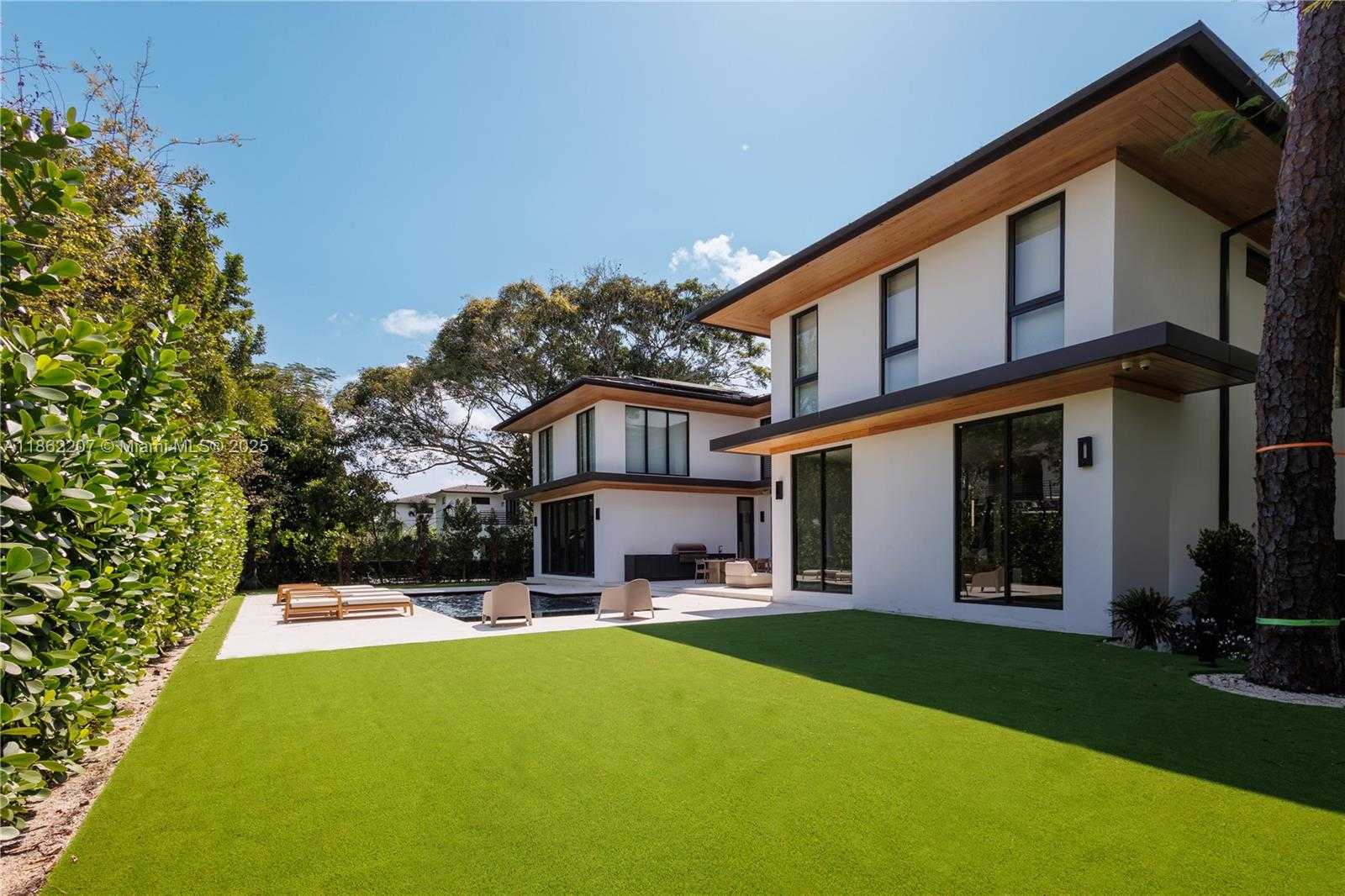 Small Image of 6003 SOUTH WEST 80TH ST, South Miami Number 2