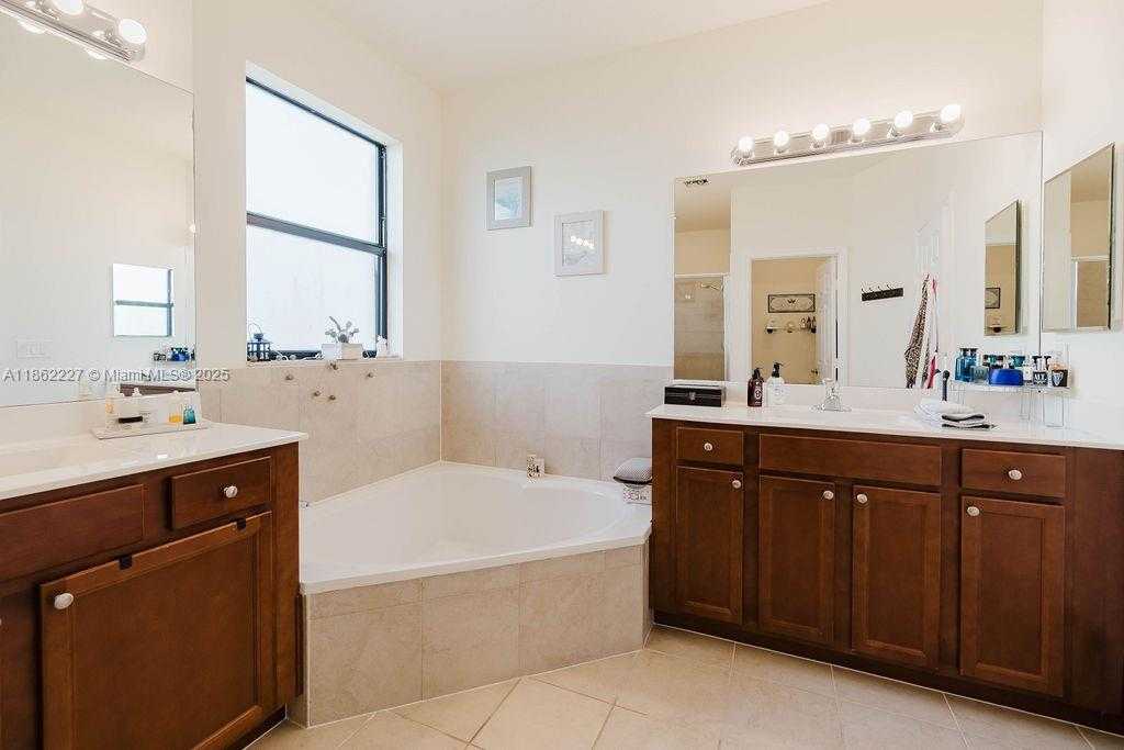 Small Image of 3392 WEST 103RD TER, Hialeah Number 16