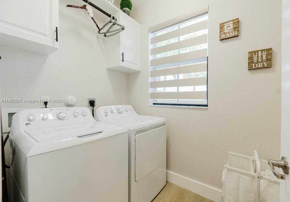 Small Image of 3392 WEST 103RD TER, Hialeah Number 21