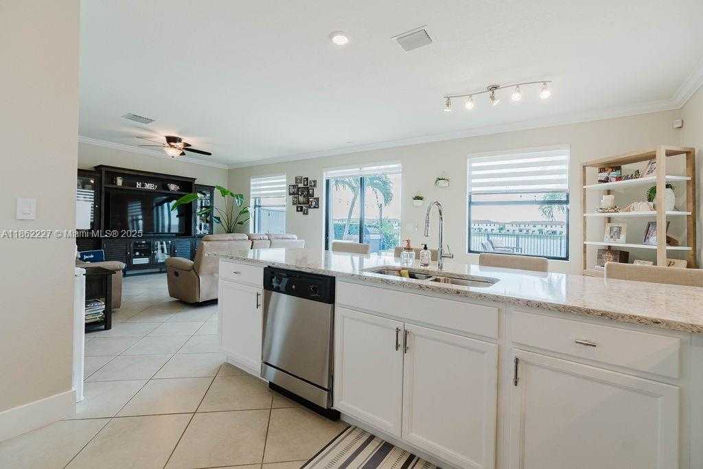 Small Image of 3392 WEST 103RD TER, Hialeah Number 7