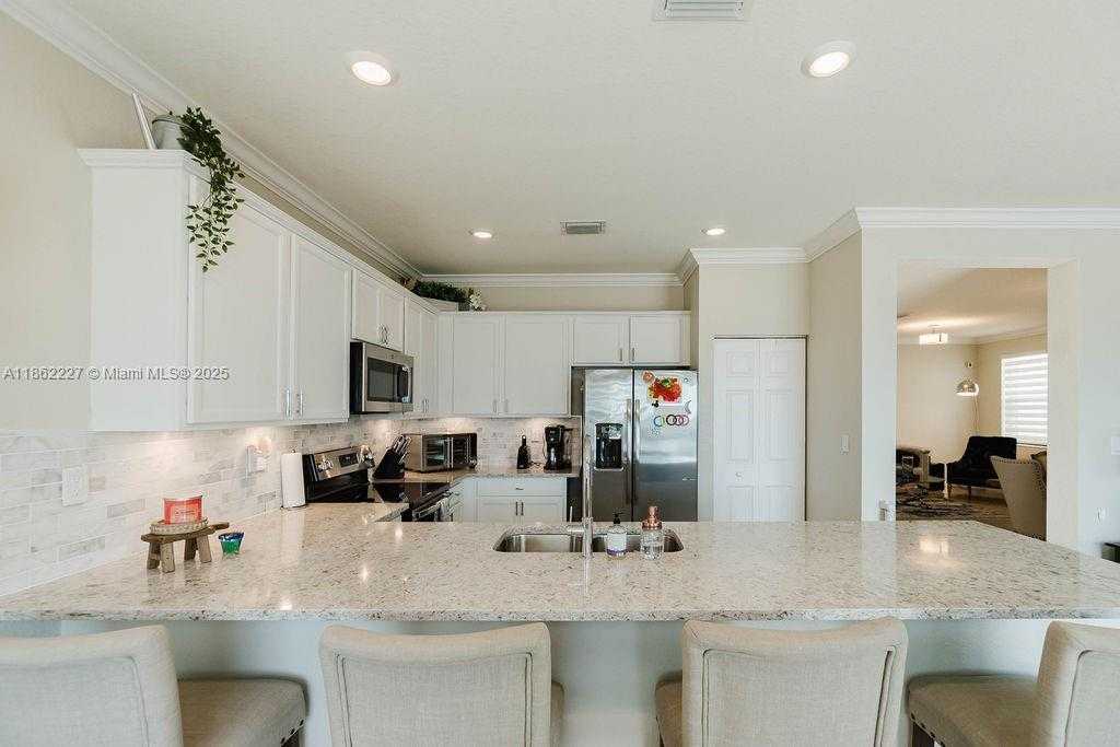 Small Image of 3392 WEST 103RD TER, Hialeah Number 8