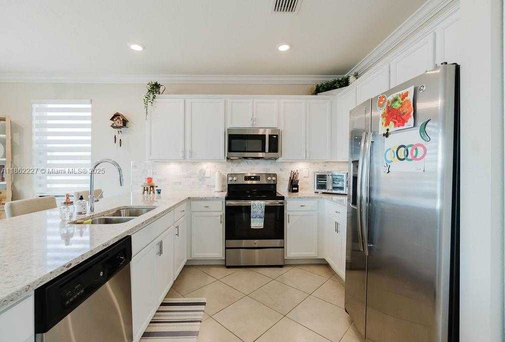 Small Image of 3392 WEST 103RD TER, Hialeah Number 9