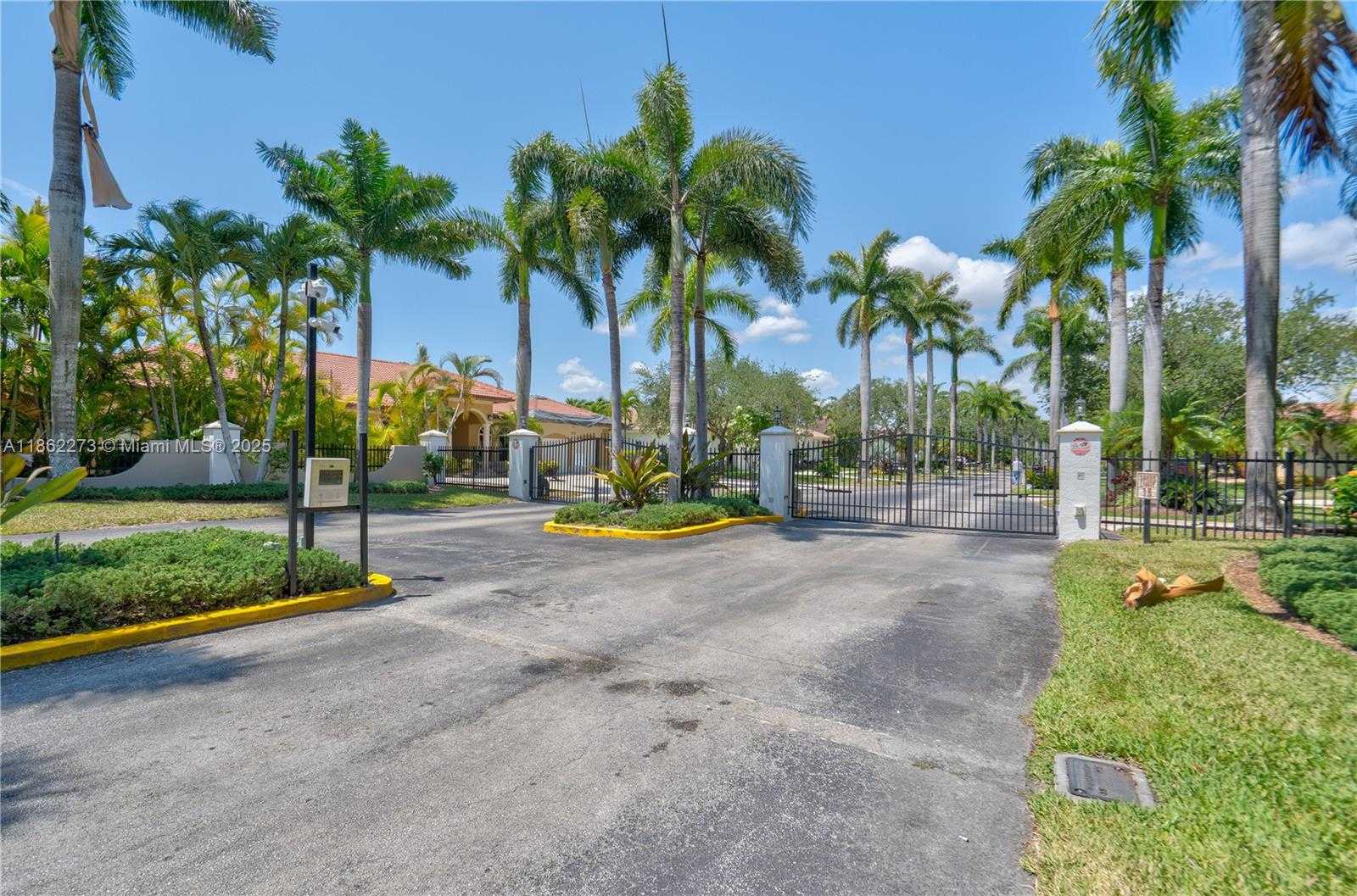 Small Image of 8366 SOUTH WEST 193RD ST, Cutler Bay Number 19