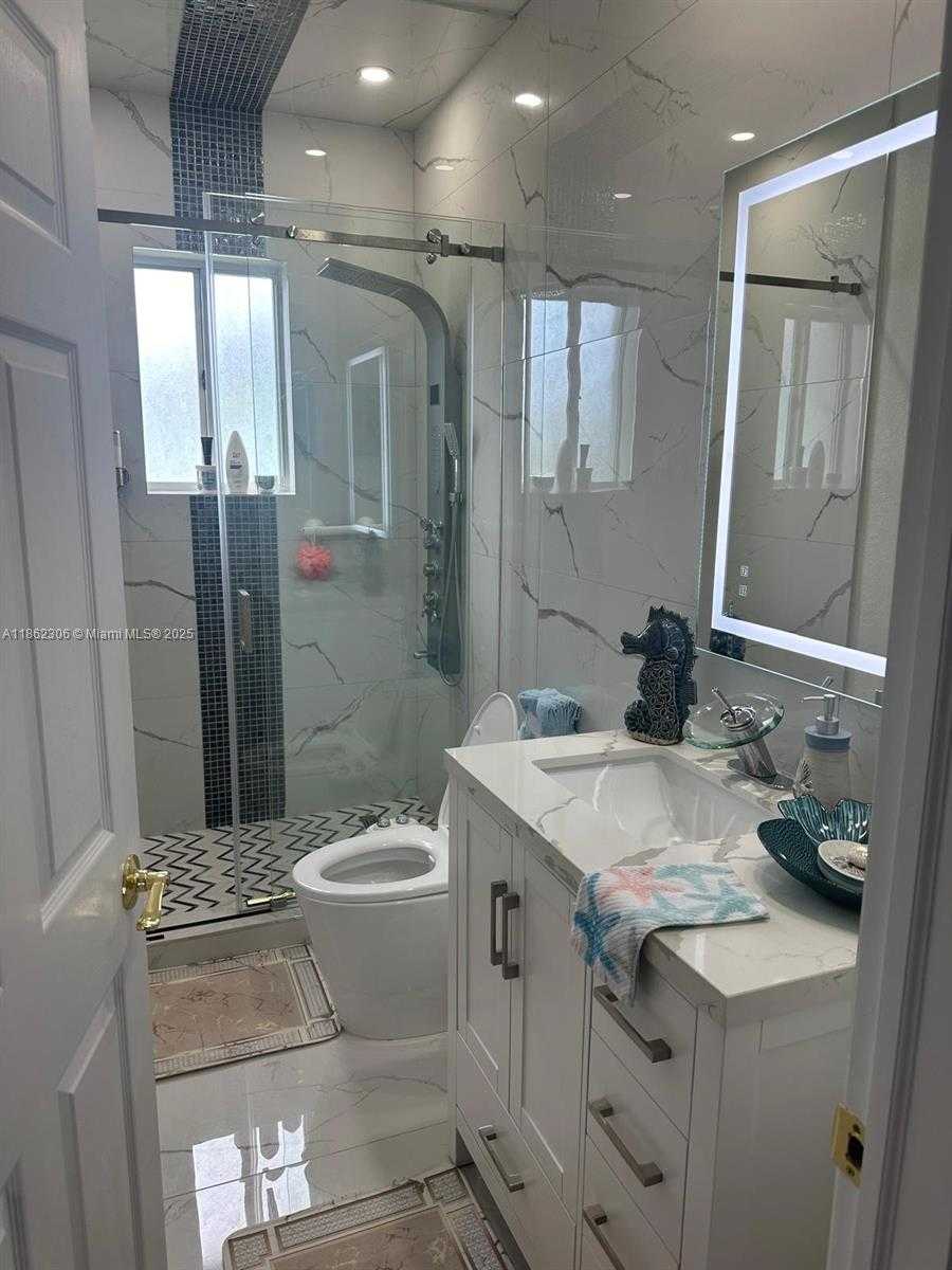 Small Image of 318 NORTH EAST 31ST AVE, Homestead Number 4