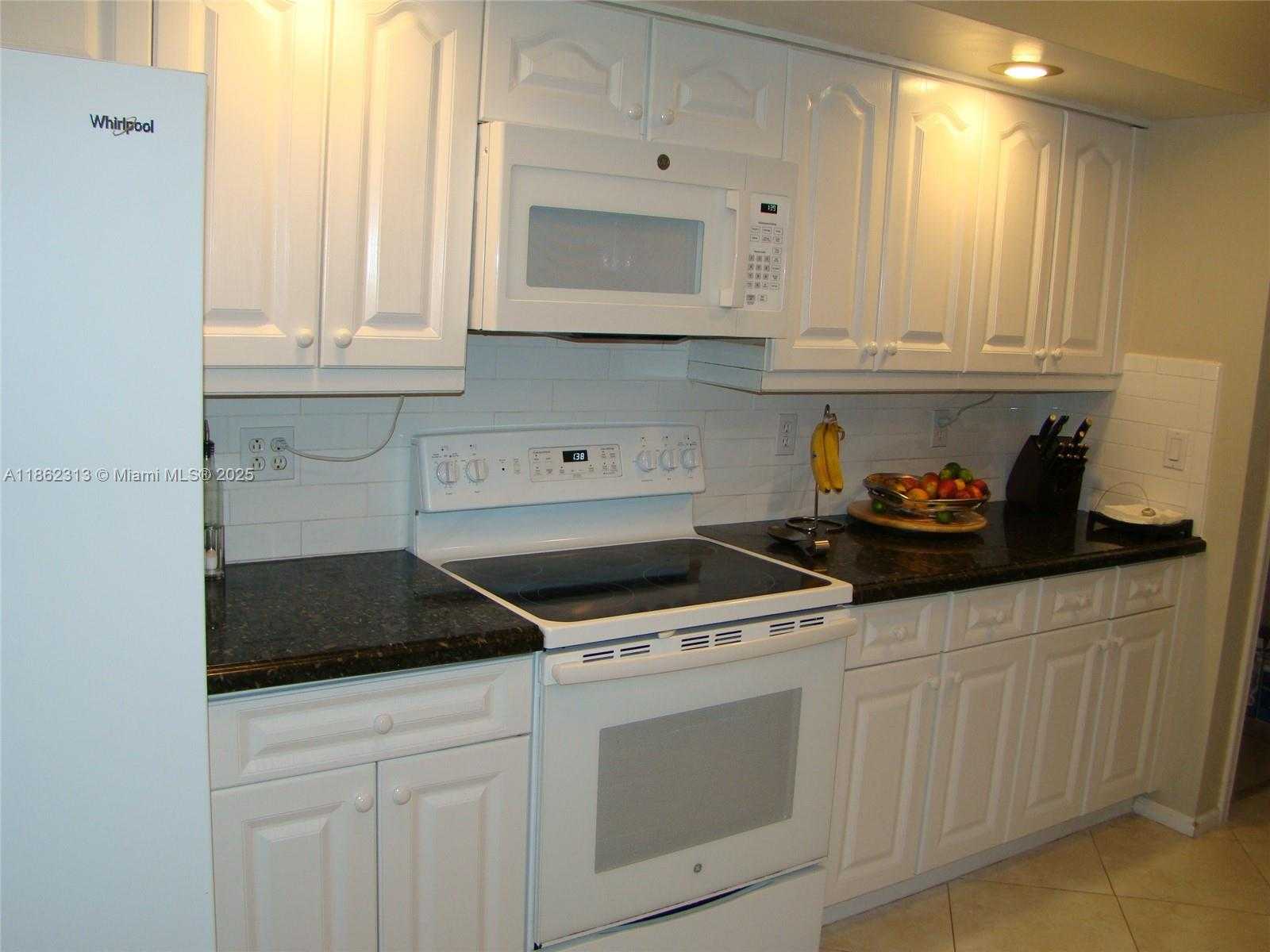 Small Image of 3502 DUNES VISTA DR, Pompano Beach Number 11