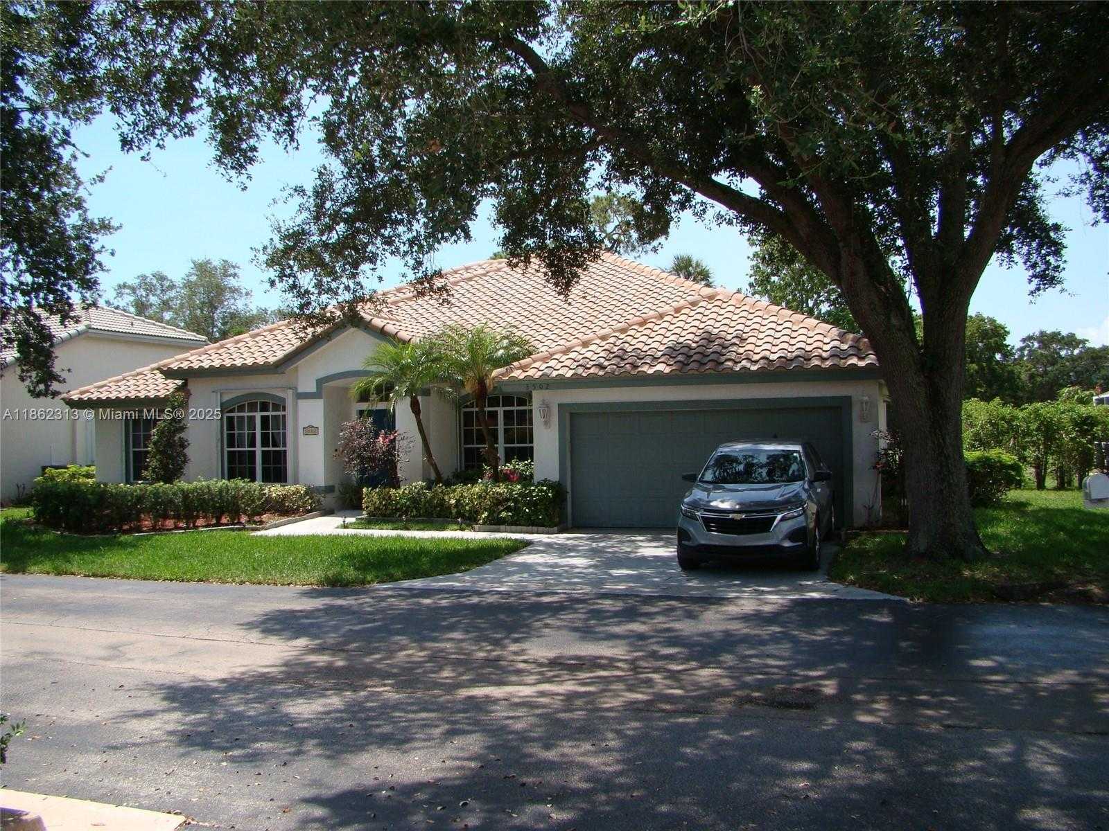 Small Image of 3502 DUNES VISTA DR, Pompano Beach Number 2
