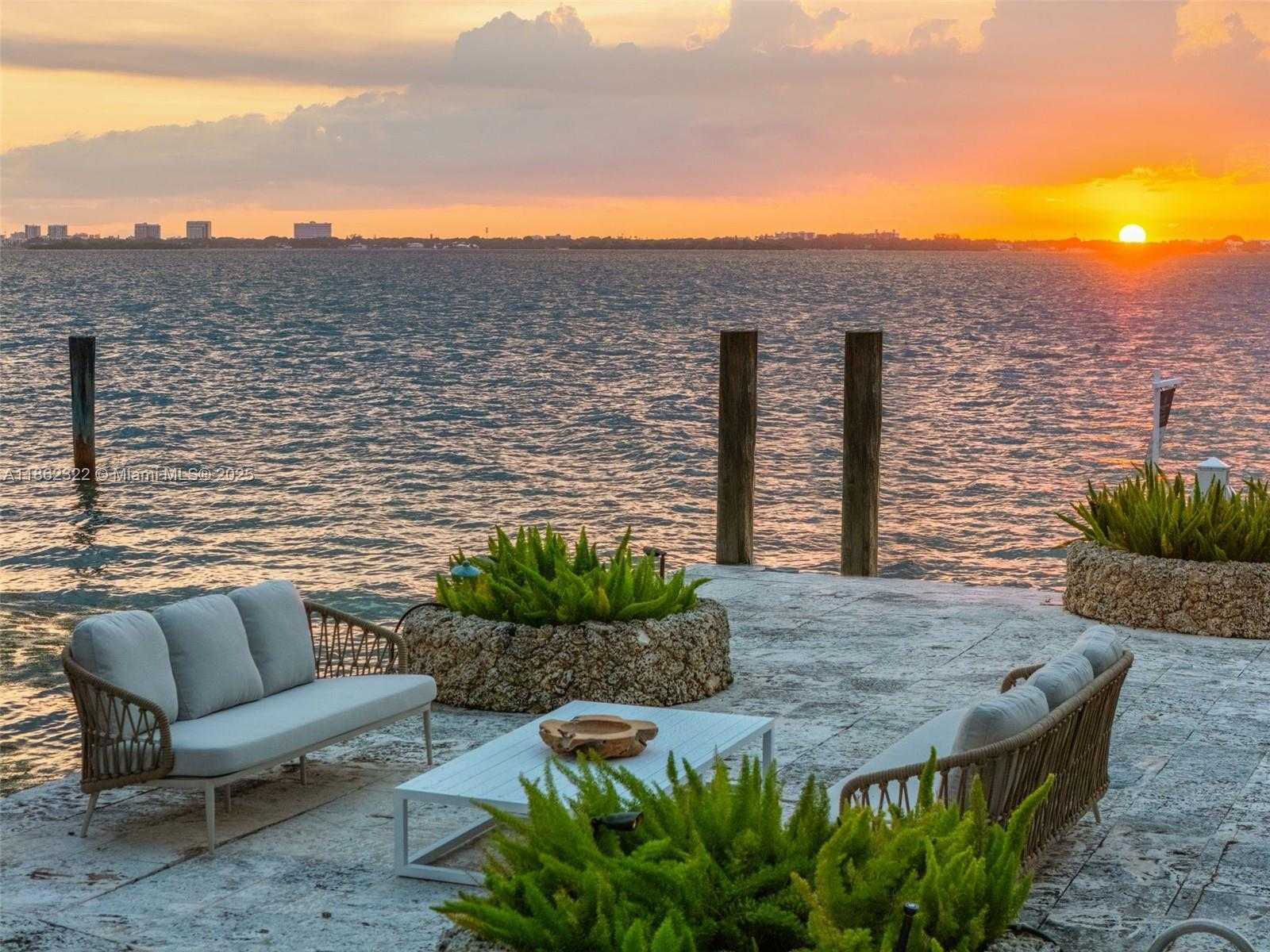 Small Image of 4640 NORTH BAY RD, Miami Beach Number 23