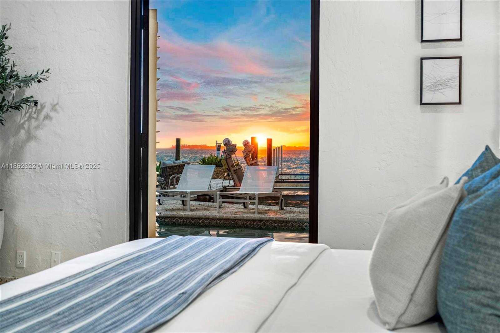 Small Image of 4640 NORTH BAY RD, Miami Beach Number 26