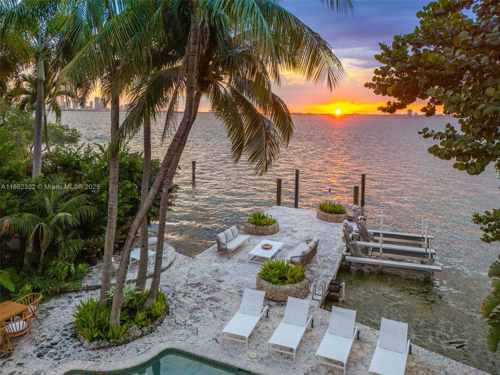 Small Image of 4640 NORTH BAY RD, Miami Beach Number 3