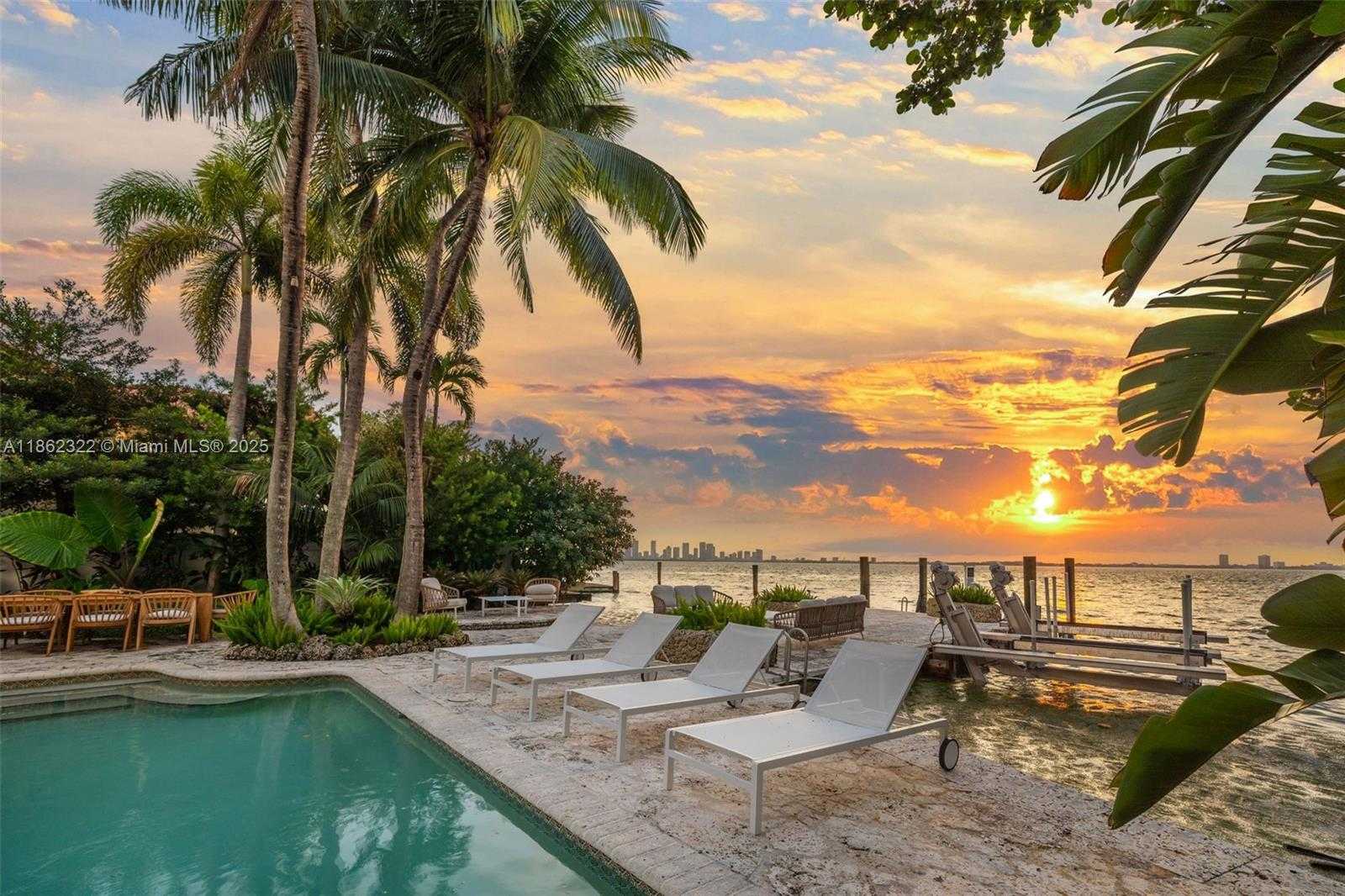 Small Image of 4640 NORTH BAY RD, Miami Beach Number 41