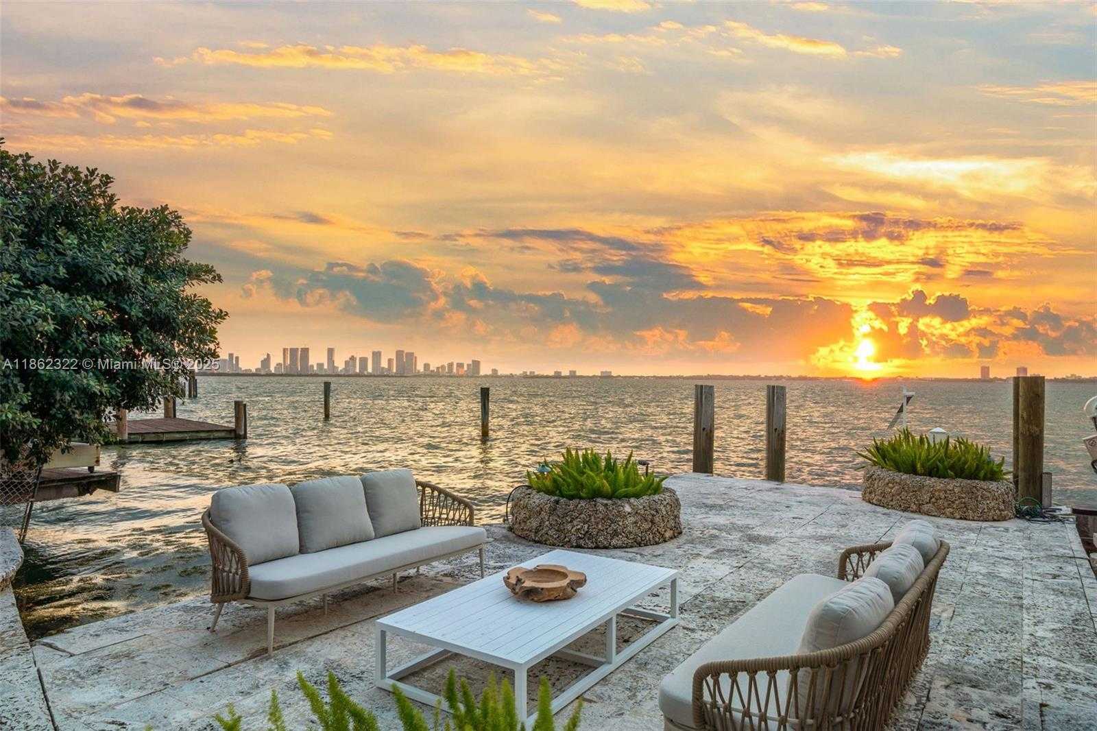 Small Image of 4640 NORTH BAY RD, Miami Beach Number 43