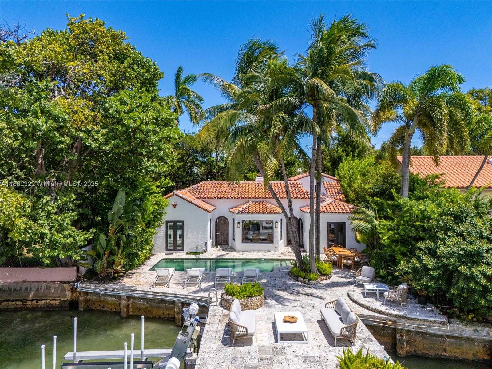 Small Image of 4640 NORTH BAY RD, Miami Beach Number 45
