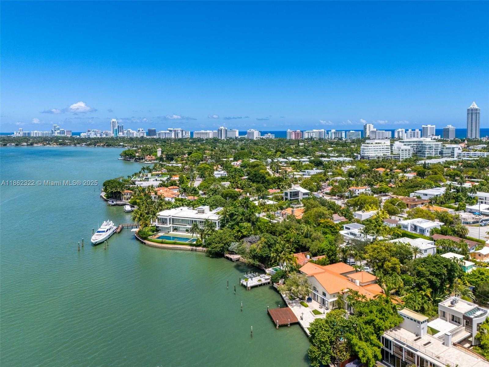 Small Image of 4640 NORTH BAY RD, Miami Beach Number 5