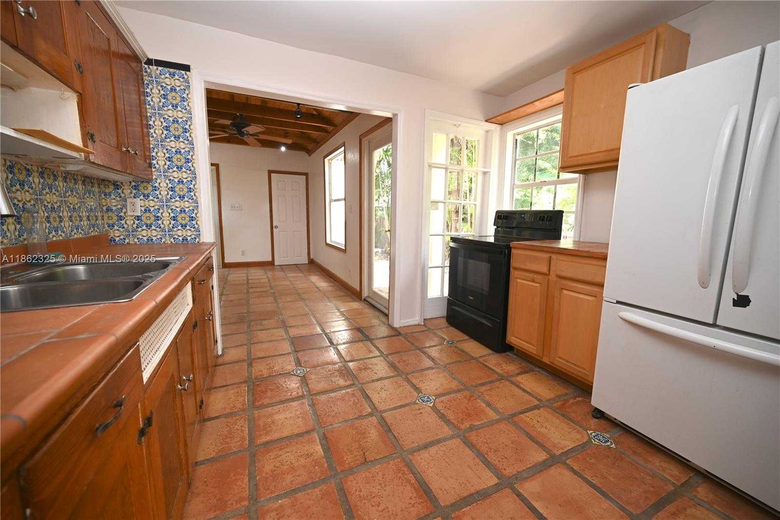 Small Image of 4100 SOUTH WEST 61ST AVE, South Miami Number 7