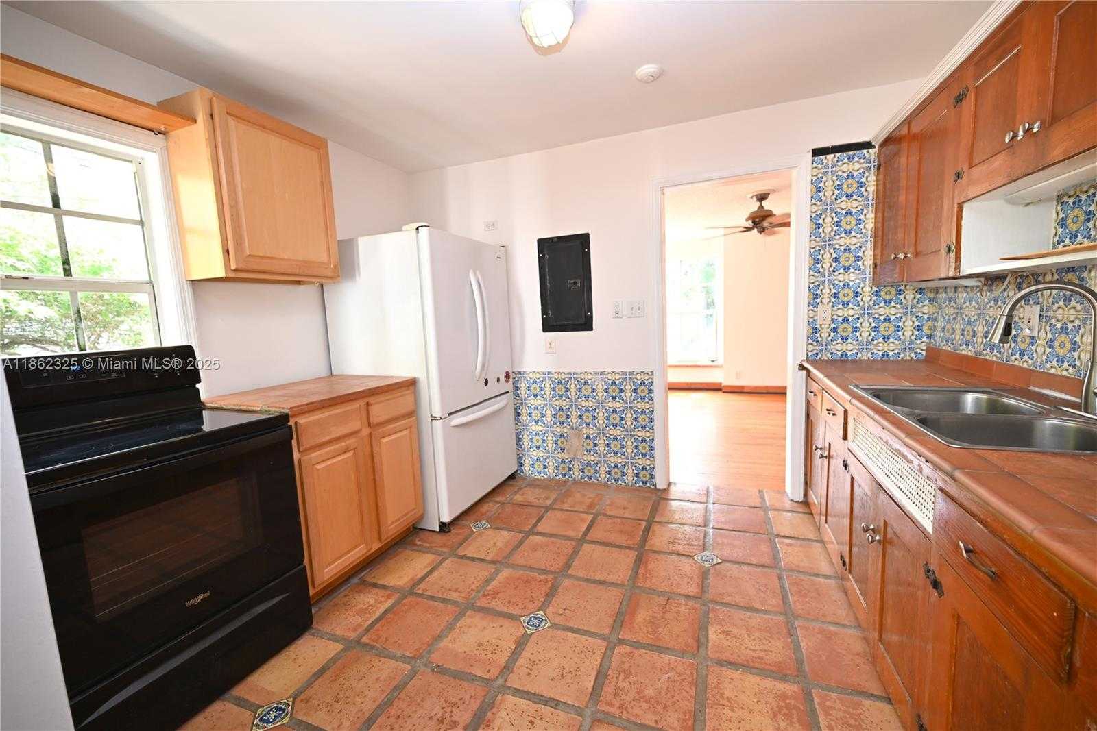Small Image of 4100 SOUTH WEST 61ST AVE, South Miami Number 8