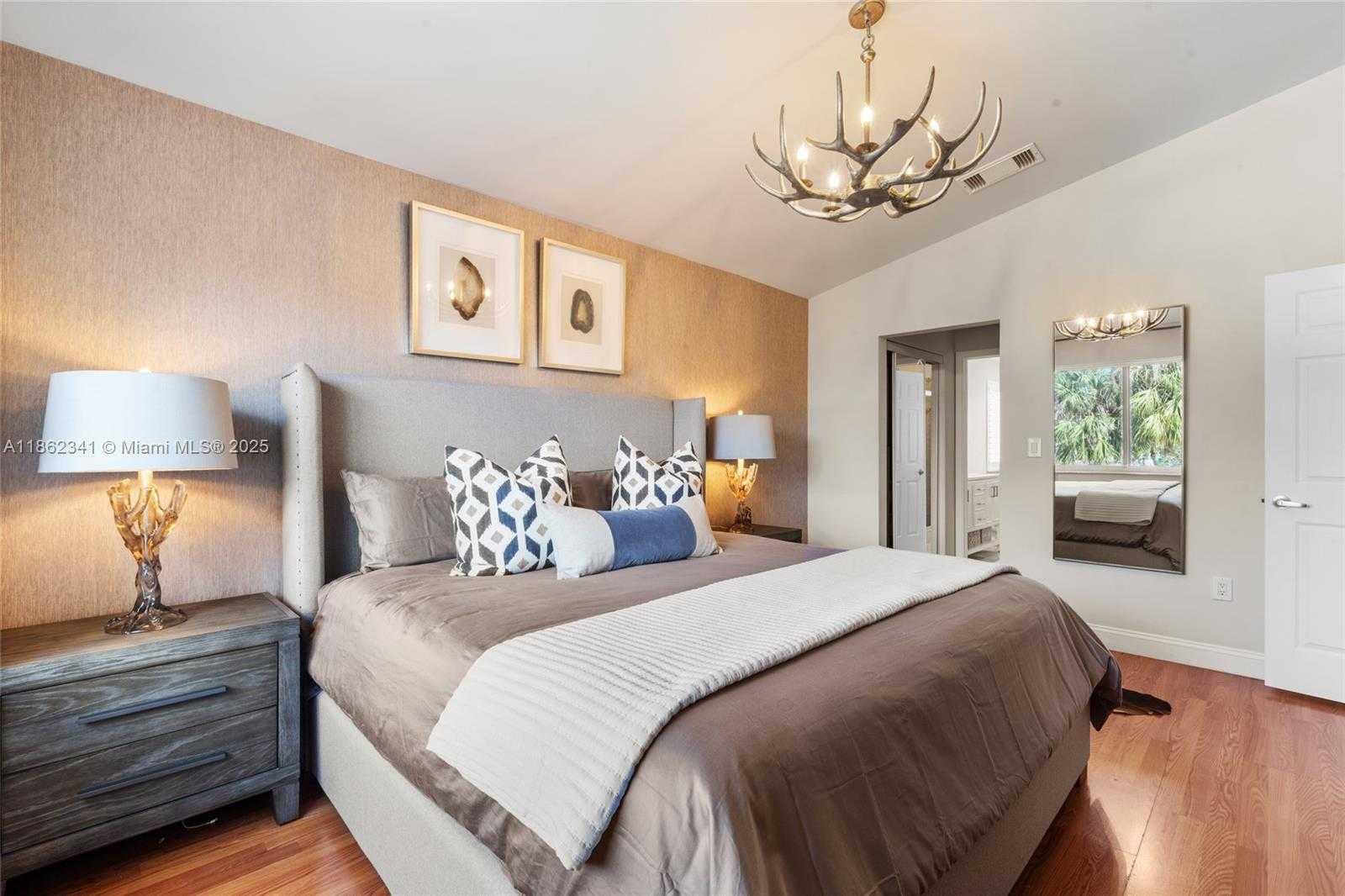 Small Image of 1105 PIN OAK ST, Hollywood Number 22