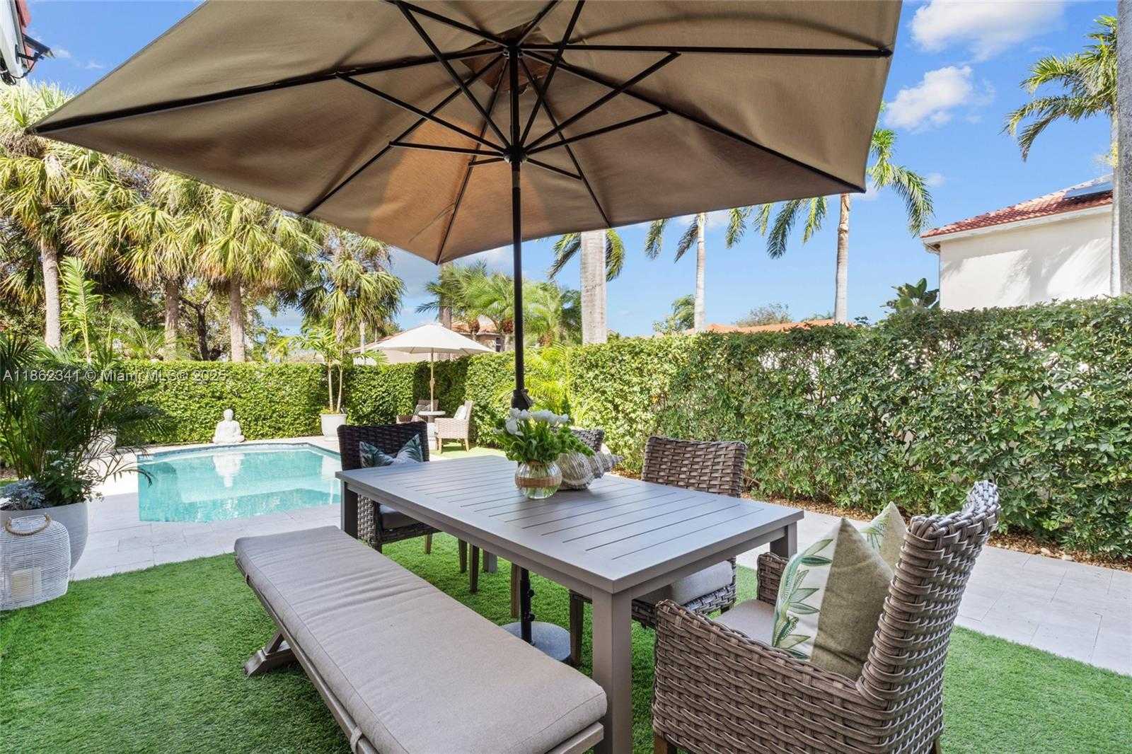 Small Image of 1105 PIN OAK ST, Hollywood Number 3