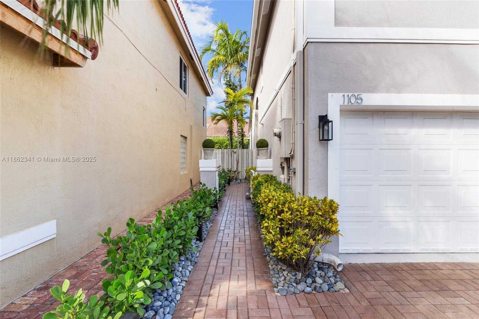 Small Image of 1105 PIN OAK ST, Hollywood Number 37