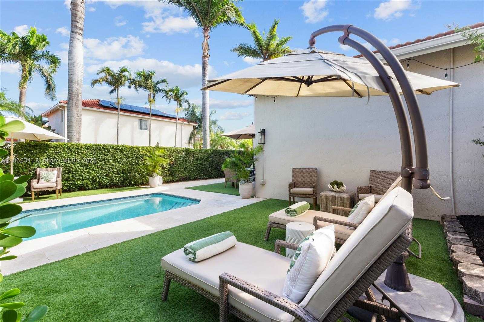 Small Image of 1105 PIN OAK ST, Hollywood Number 4