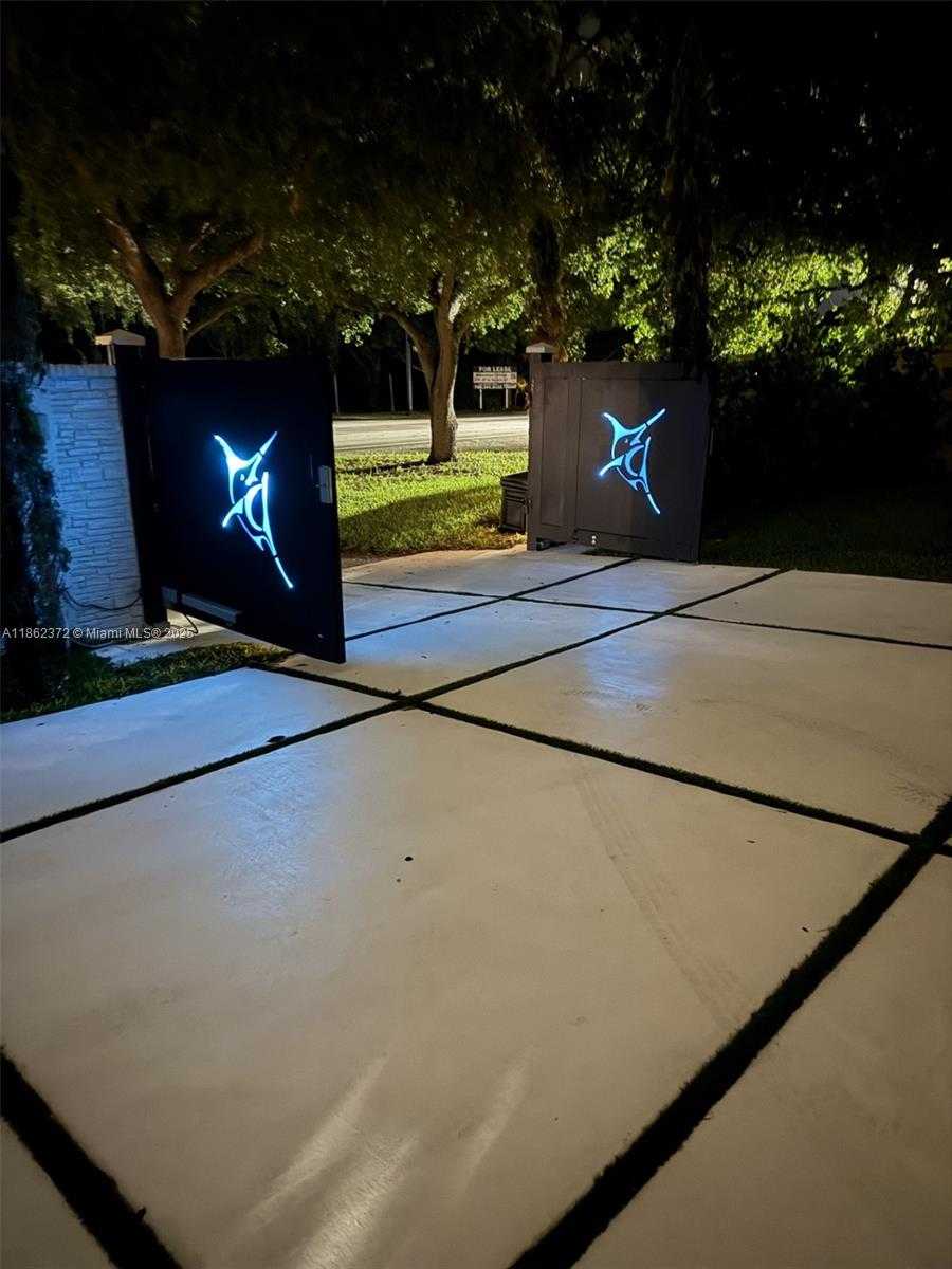 Small Image of 17640 OLD CUTLER RD, Palmetto Bay Number 54