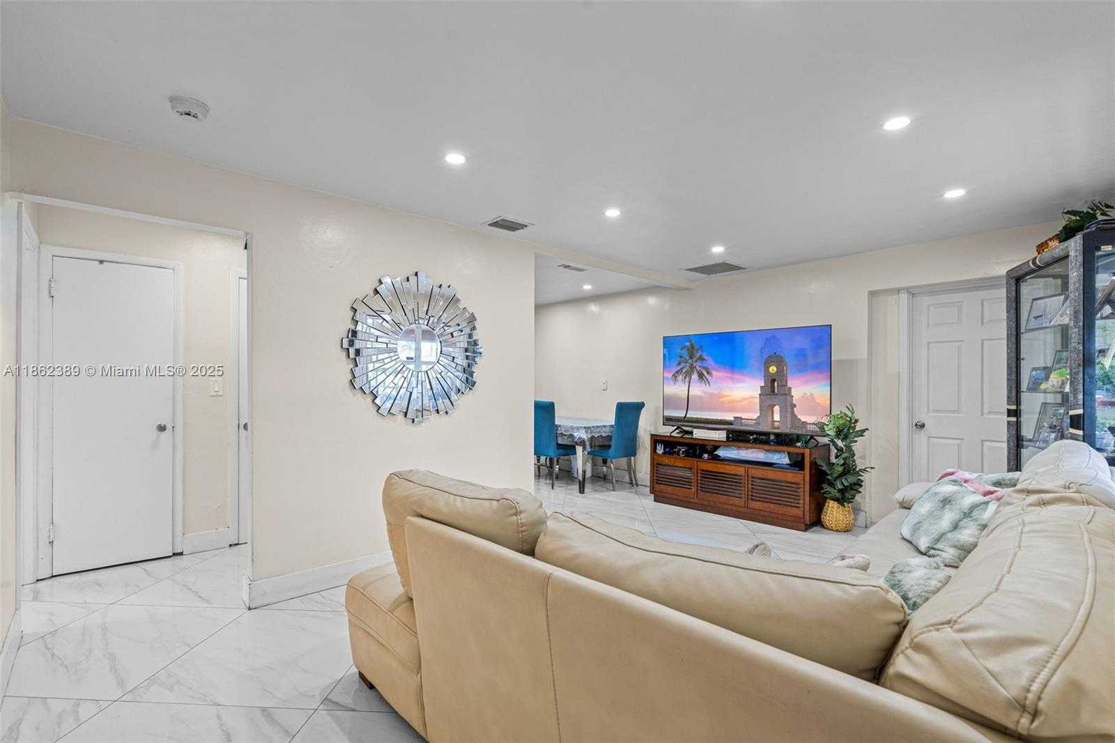 Small Image of 6233 RODMAN ST, Hollywood Number 6