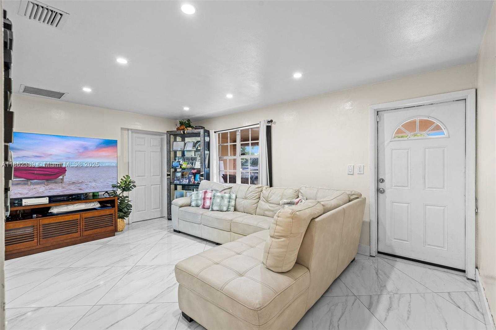 Small Image of 6233 RODMAN ST, Hollywood Number 7