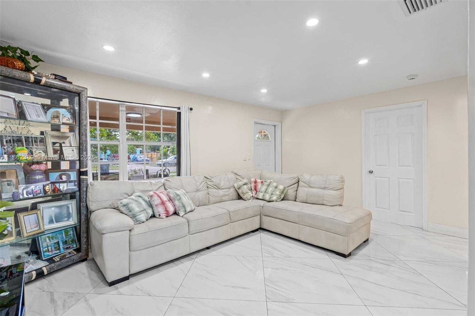 Small Image of 6233 RODMAN ST, Hollywood Number 8