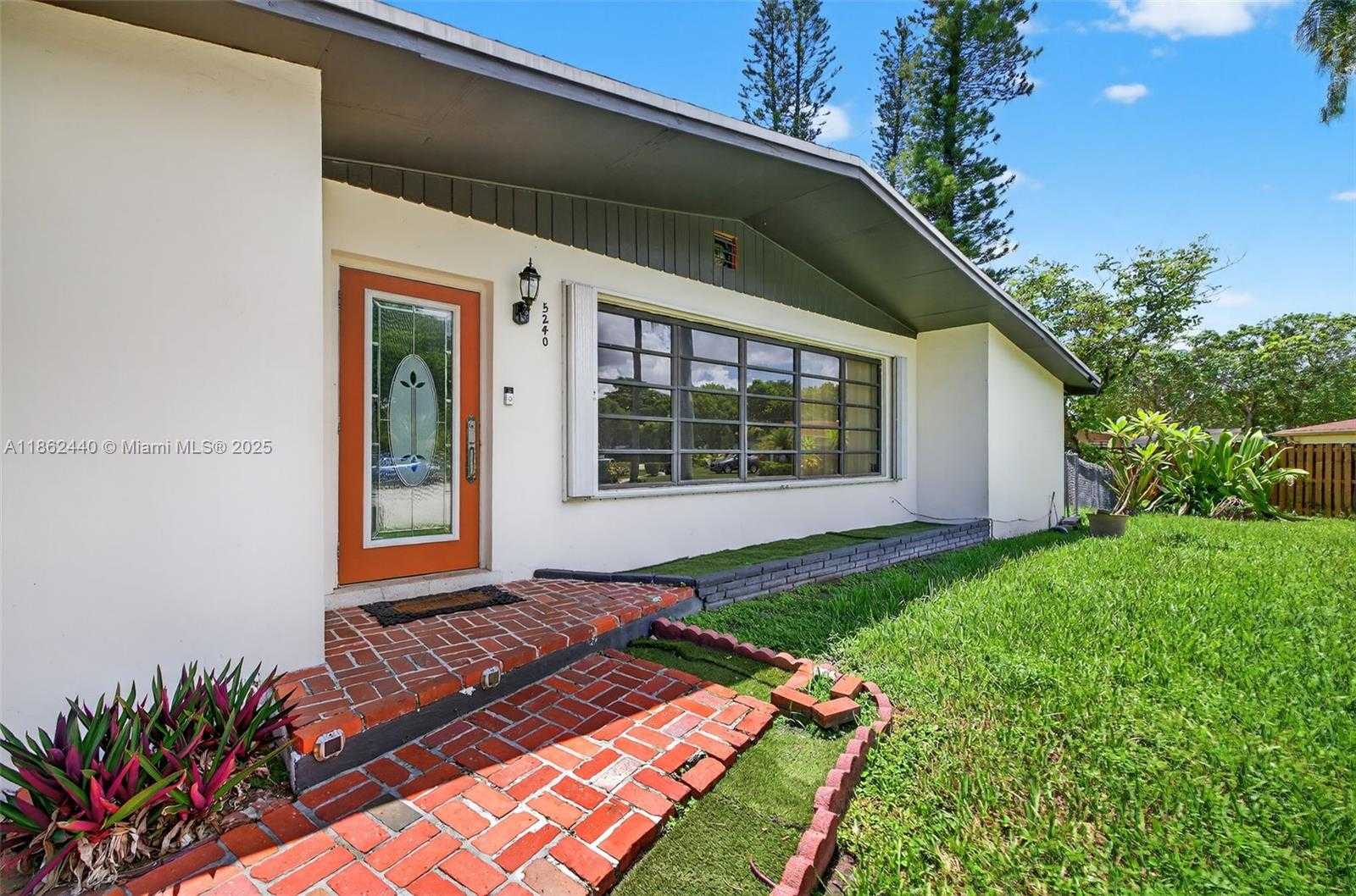 Small Image of 5240 REDWOOD CT, Plantation Number 2