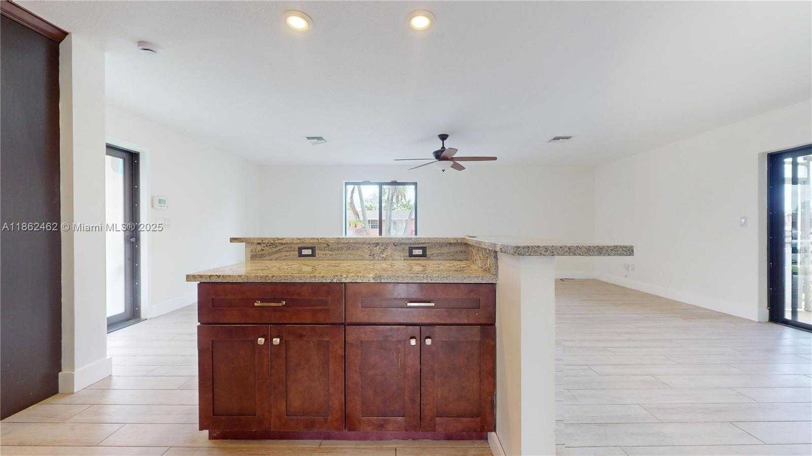 Small Image of 15840 SOUTH WEST 105TH CT, Miami Number 10