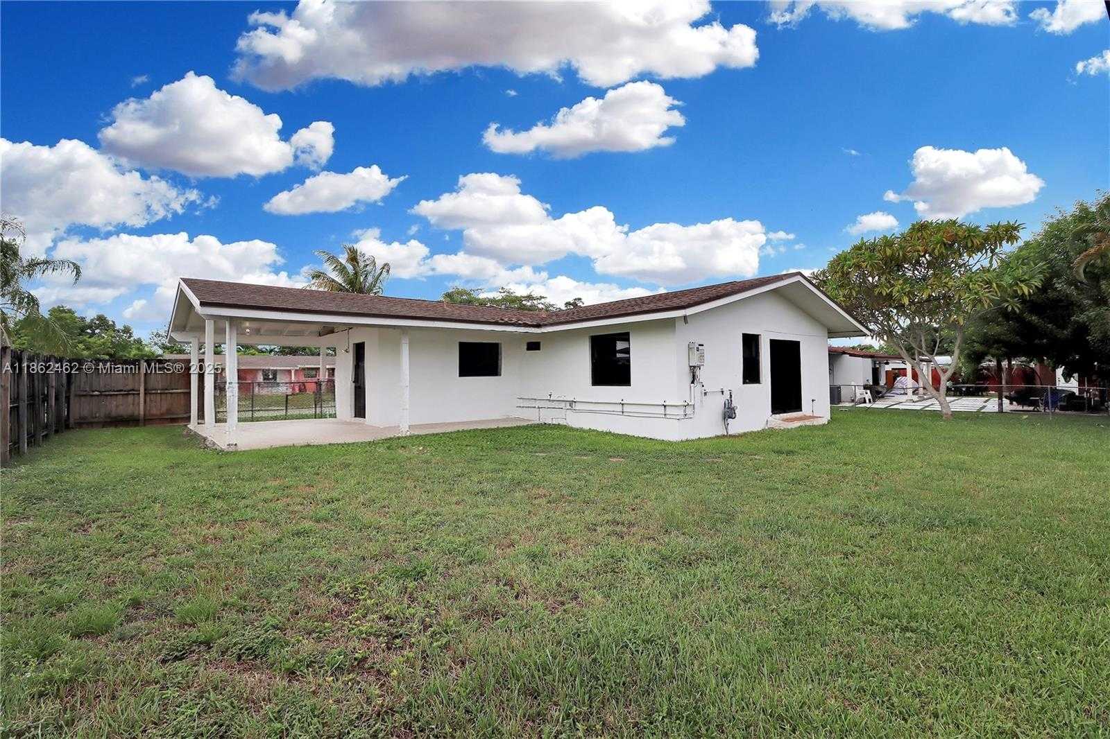 Small Image of 15840 SOUTH WEST 105TH CT, Miami Number 20