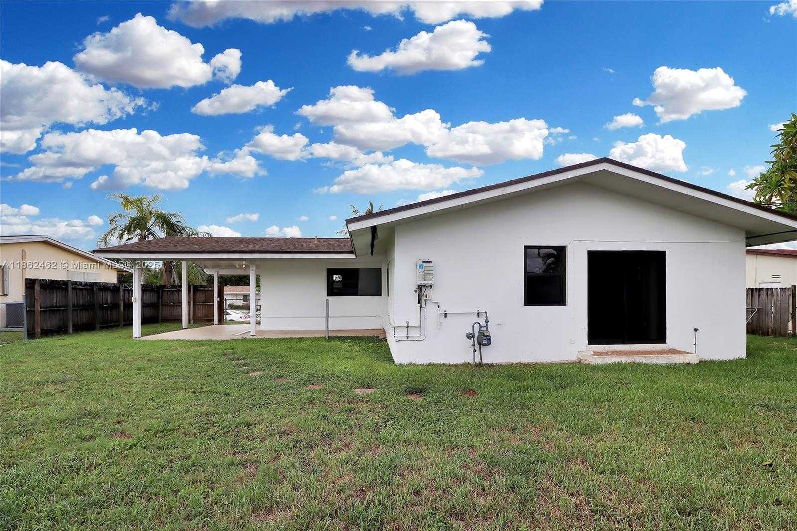 Small Image of 15840 SOUTH WEST 105TH CT, Miami Number 21
