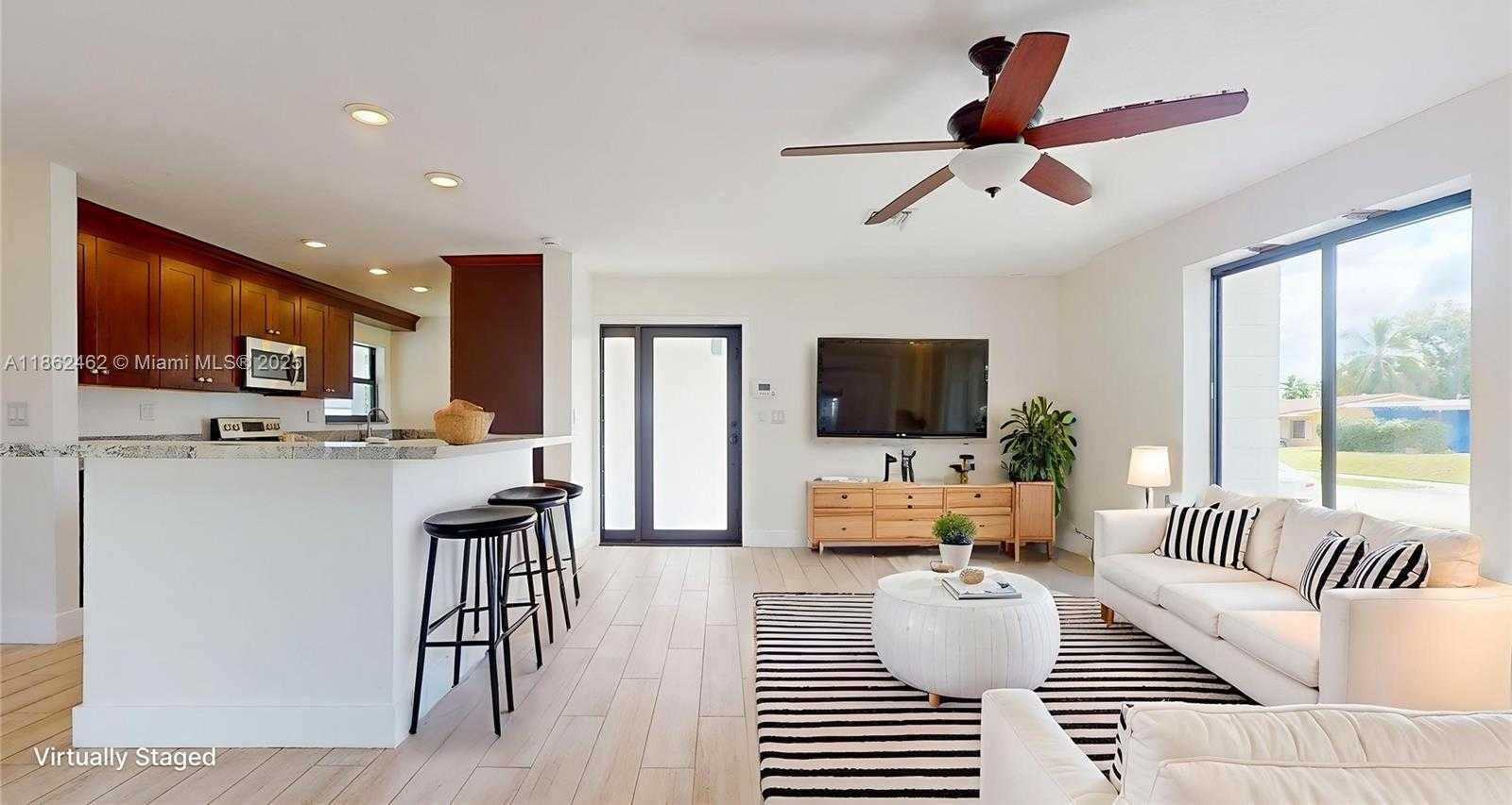 Small Image of 15840 SOUTH WEST 105TH CT, Miami Number 3